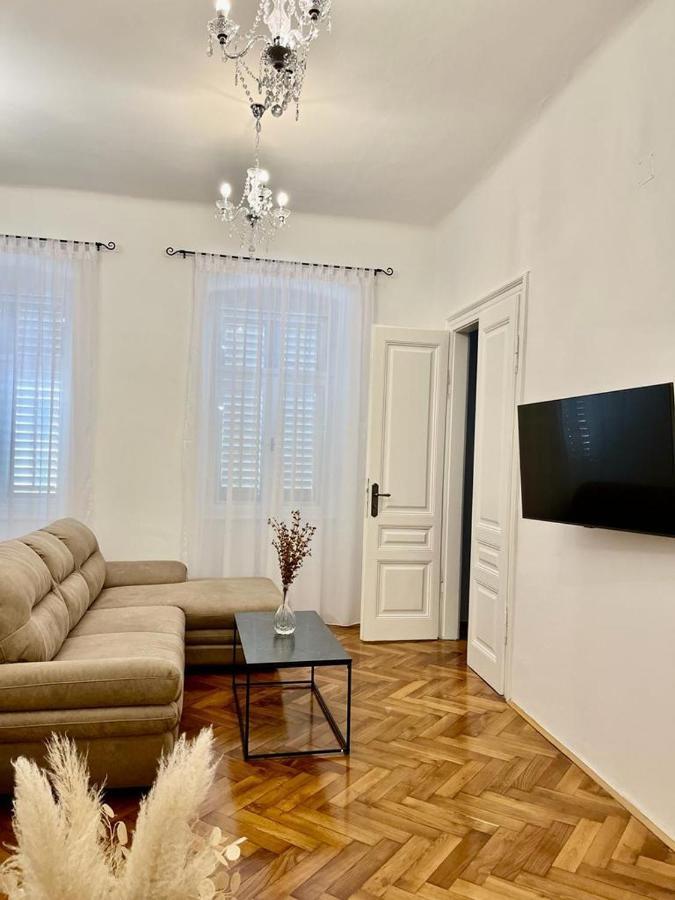 Apartamento Lux Apartmans Pula Exterior foto